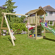 Aire de jeux Jungle Gym Cottage pin imprégné avec toboggan vert foncé et 2 modules balançoire