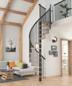 Kappa spiraaltrap met verniste beuken treden en trapgat van 120 cm